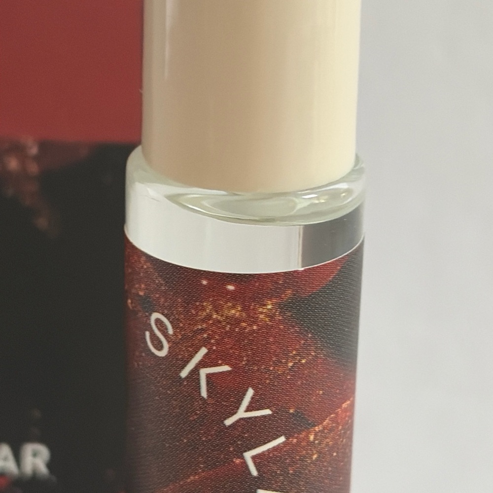 NIB Skylar Precious Attar Roller Ball Oil Exclusive Scent Club .33 oz - Picture 3 of 6